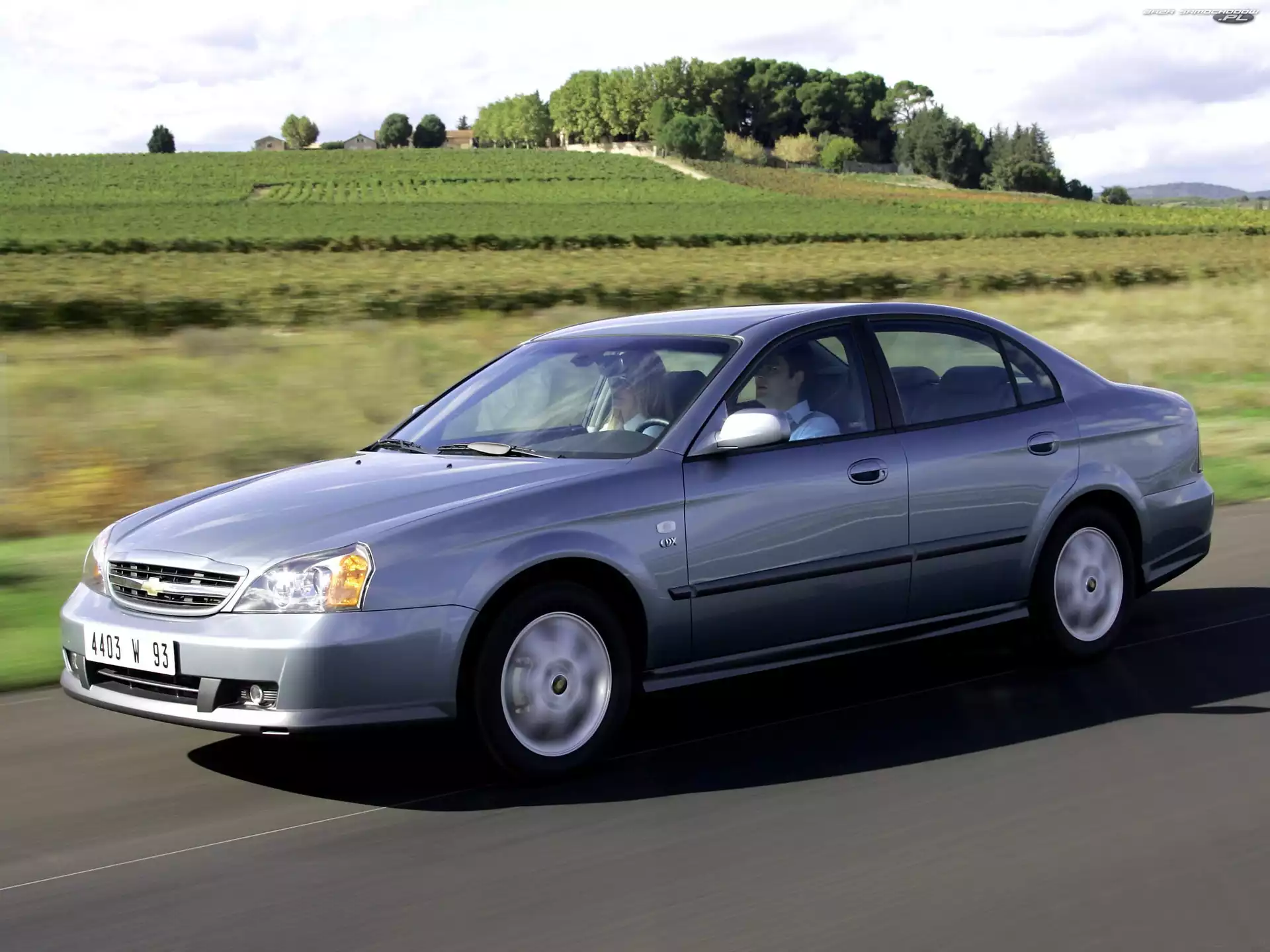 Chevrolet Evanda, Lewy, Bok