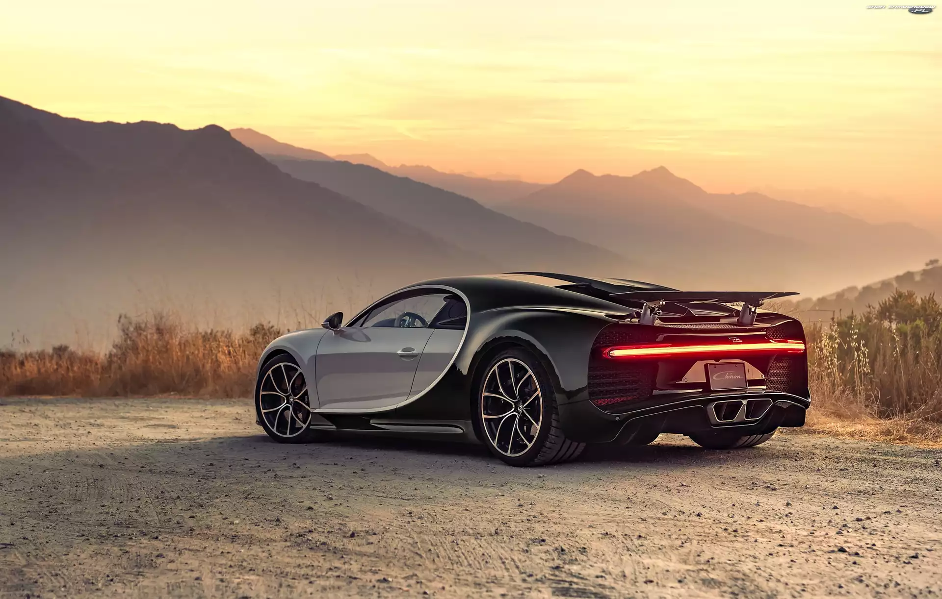 Bugatti Chiron, Tył