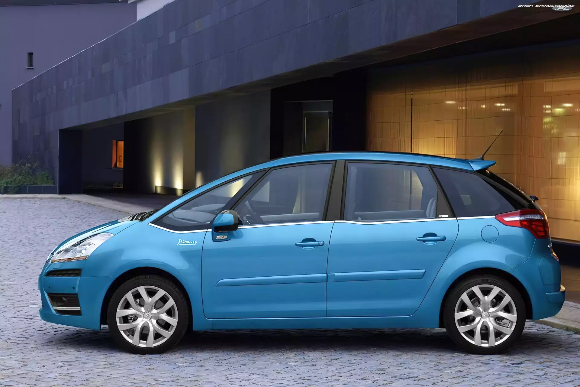 Citroen C4 Picasso, Lewy, Profil
