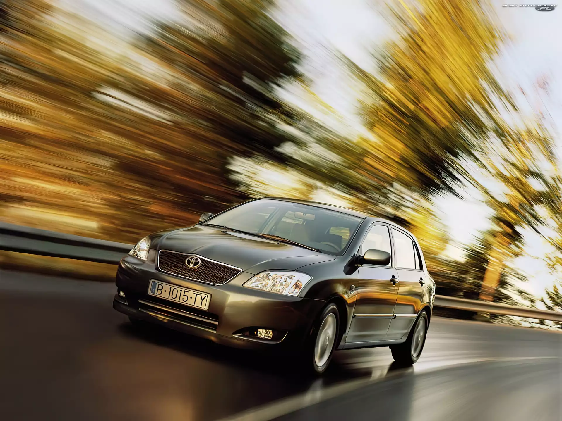 Czarny Metalik, Corolla Seria E12