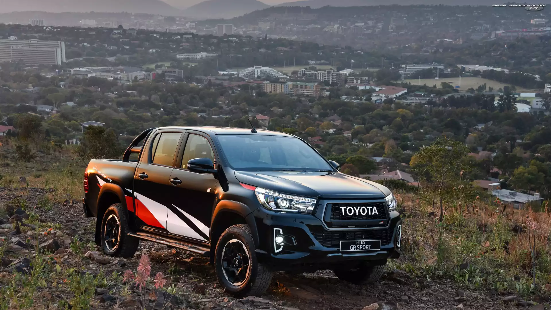 Czarna, Toyota Hilux GR Sport