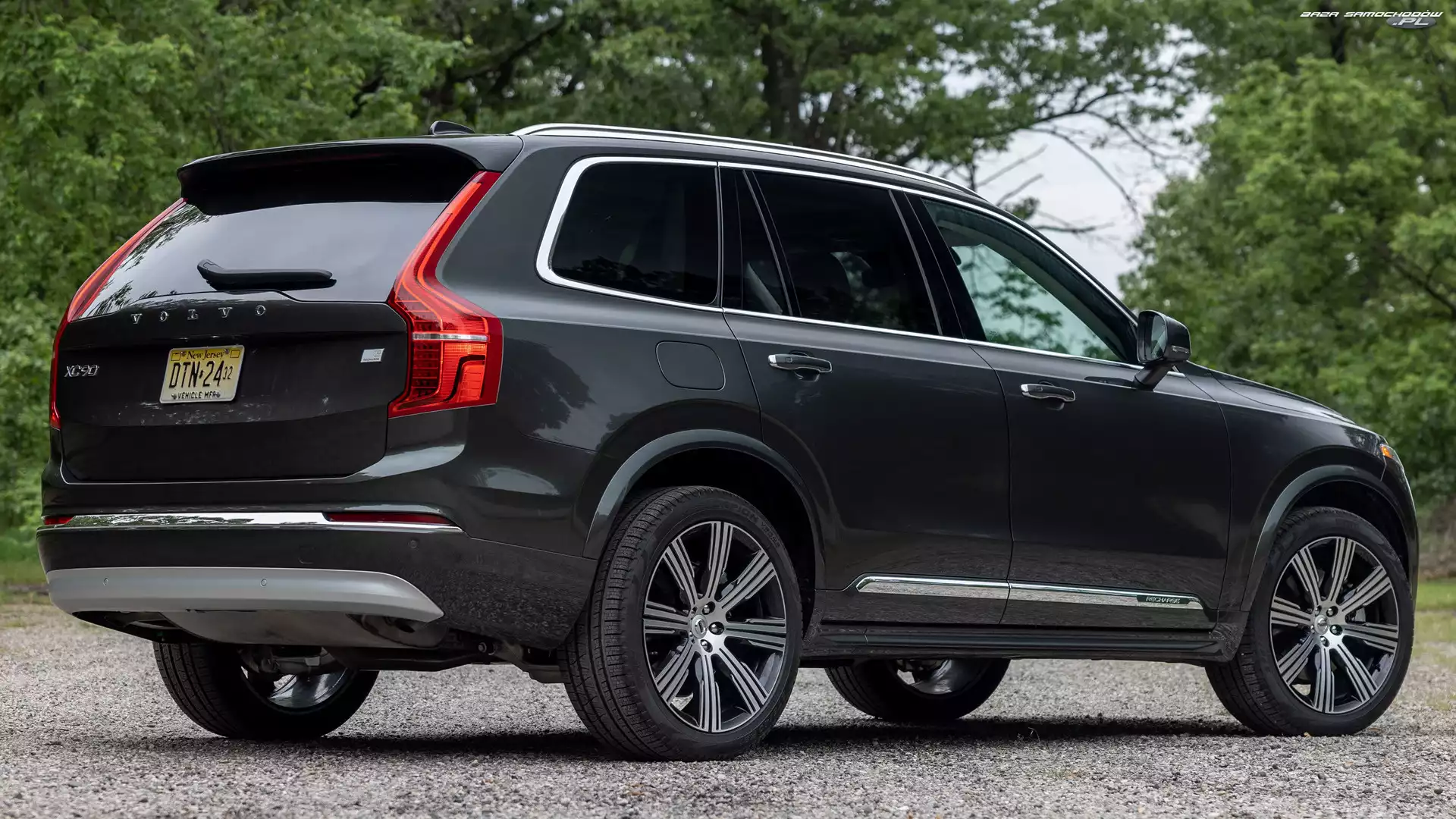 Volvo XC90 Recharge, Czarne