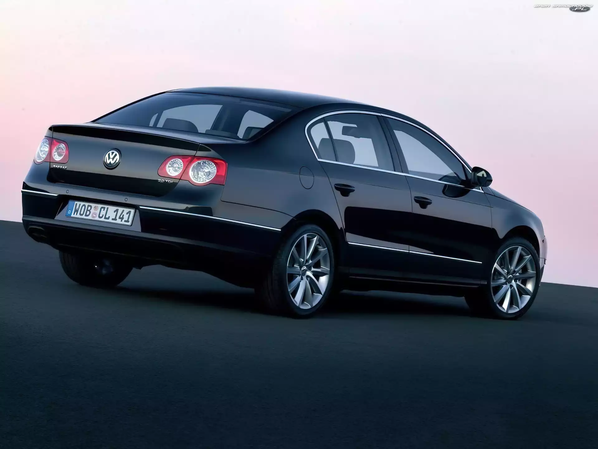 Czarny Passat B6, chromy