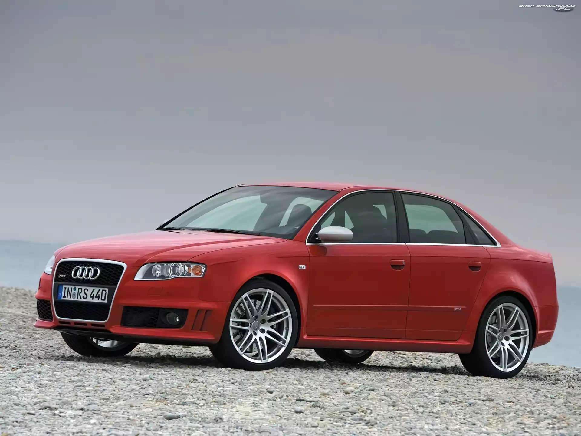 RS4, Czerwone