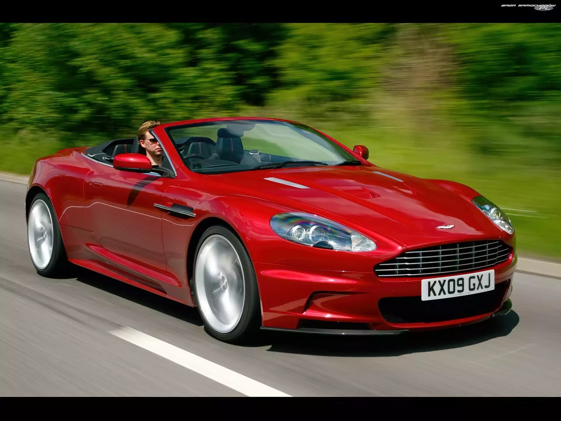 Aston Martin DBS Volante, Czerwony