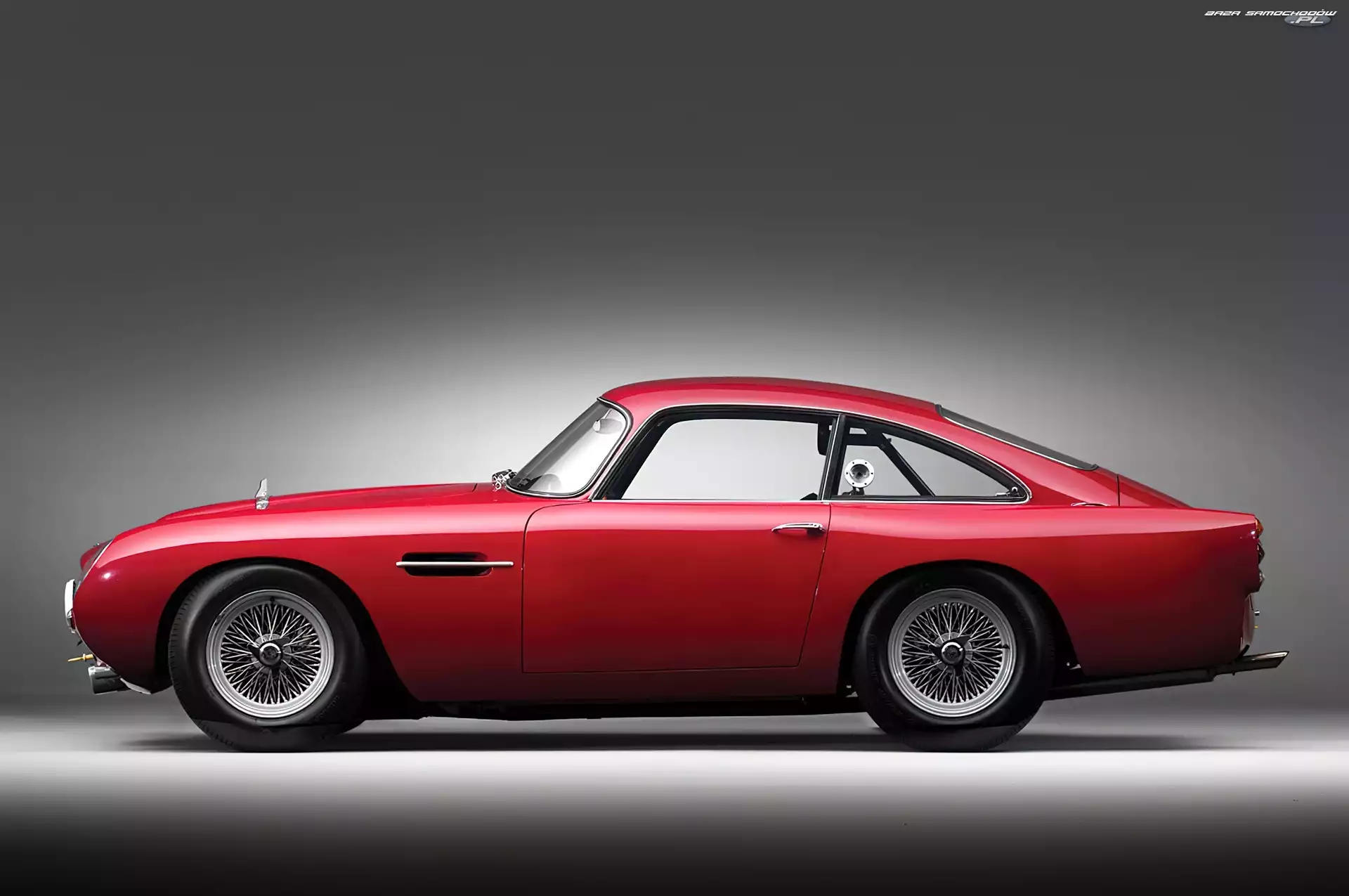 Aston Martin DB4, Czerwony