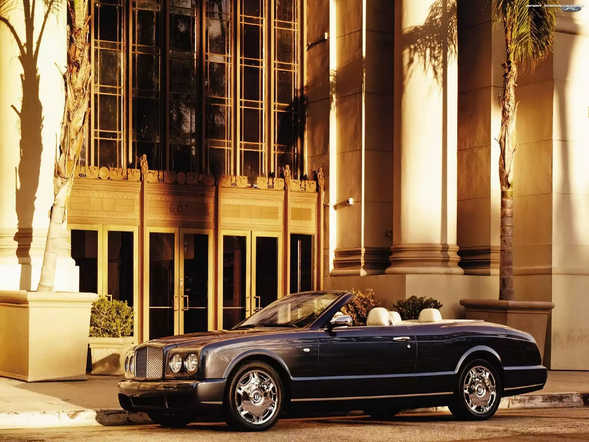 Dach, Bentley Azure, Odkryty