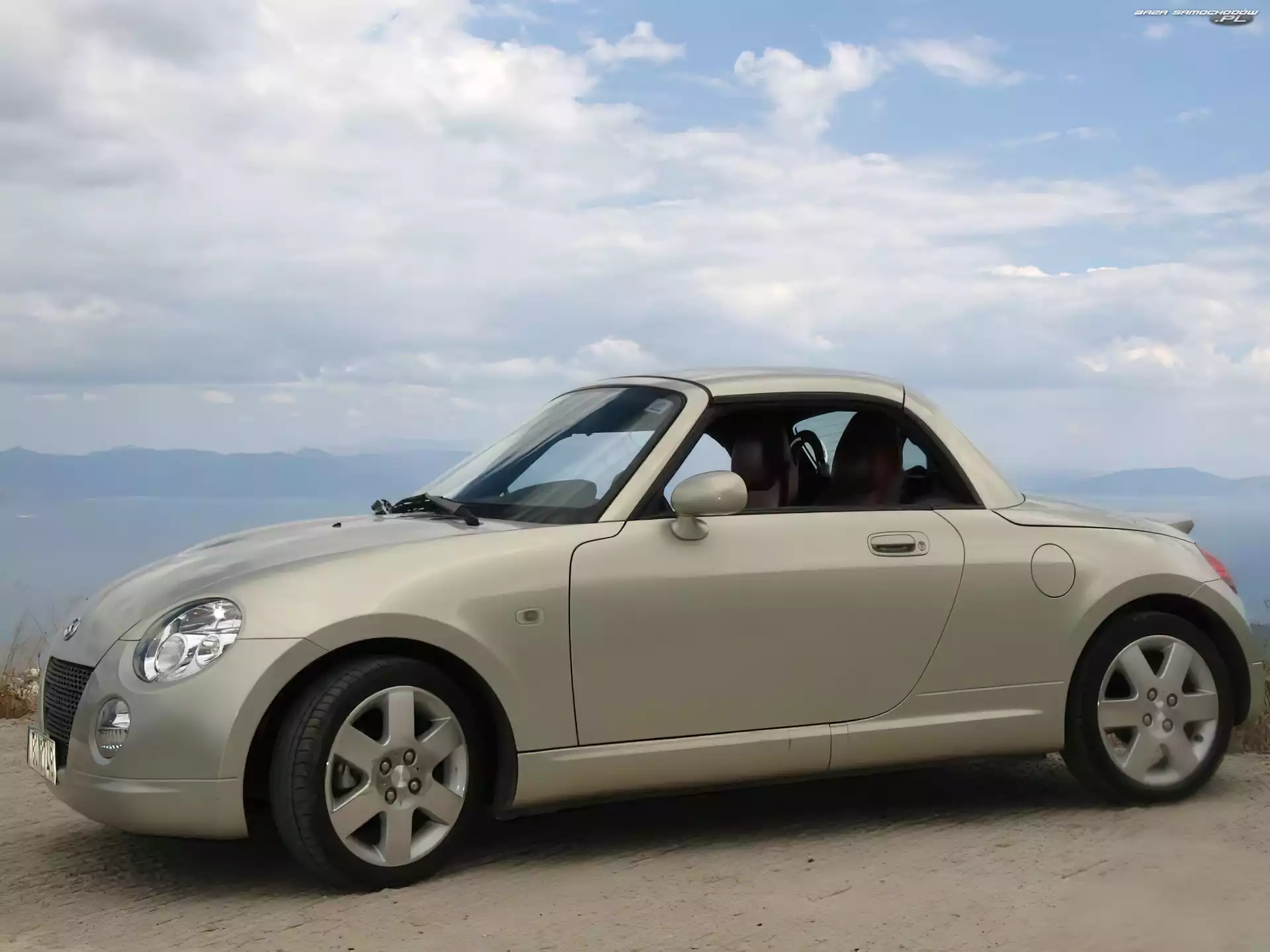 Dach, Daihatsu Copen, Twardy