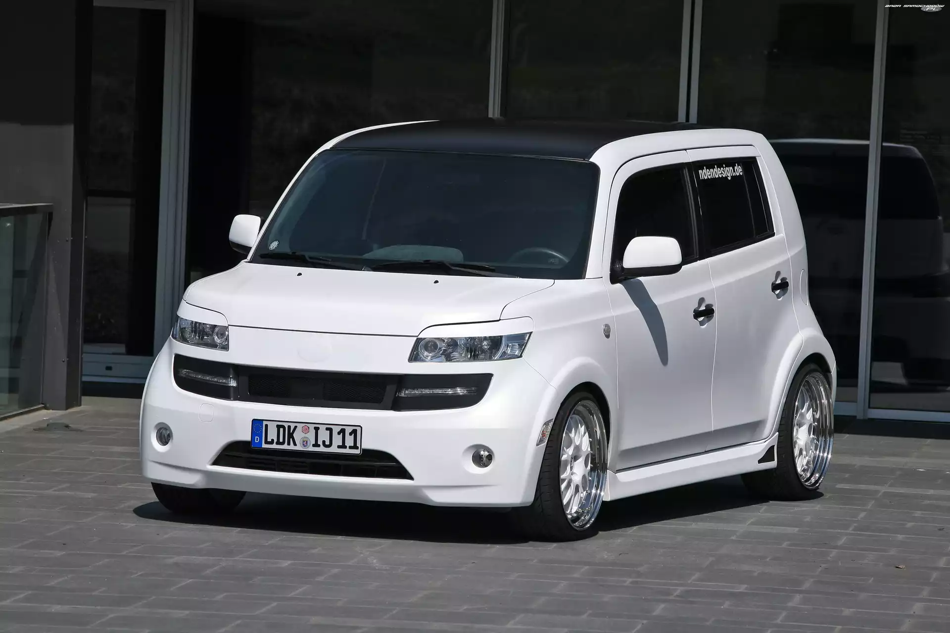 Dach, Daihatsu Materia, Czarny