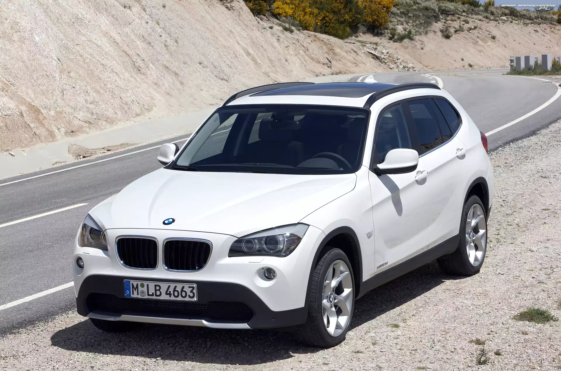 Dach, BMW X1, Szklany