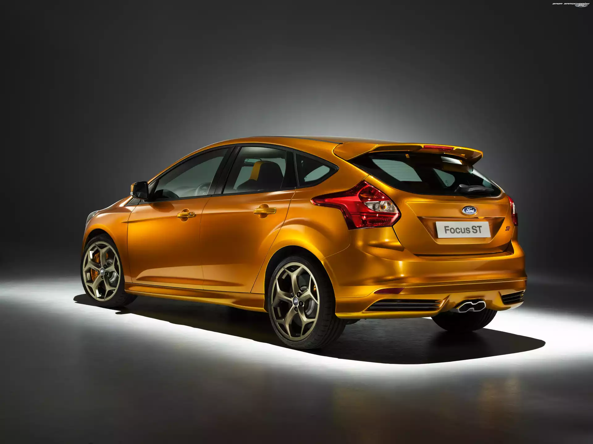 Dachowy, Ford Focus ST, Spojler