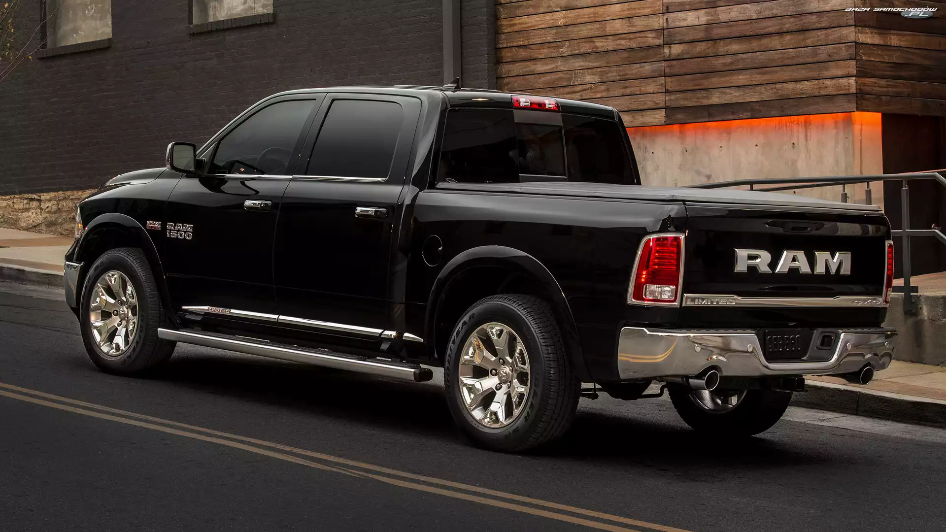 Dodge RAM 1500, Tył