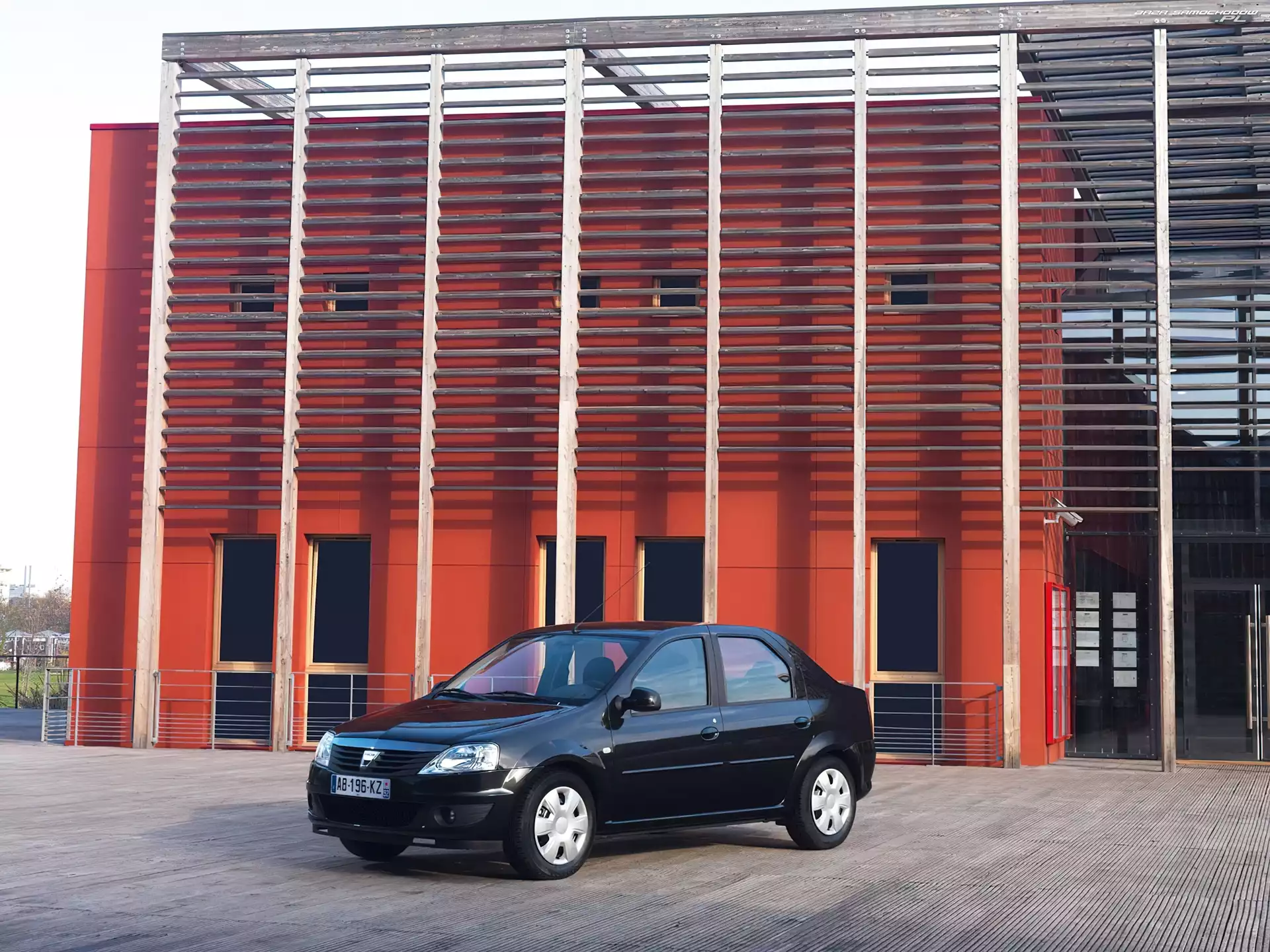 Drzwi, Czarna, Dacia Logan