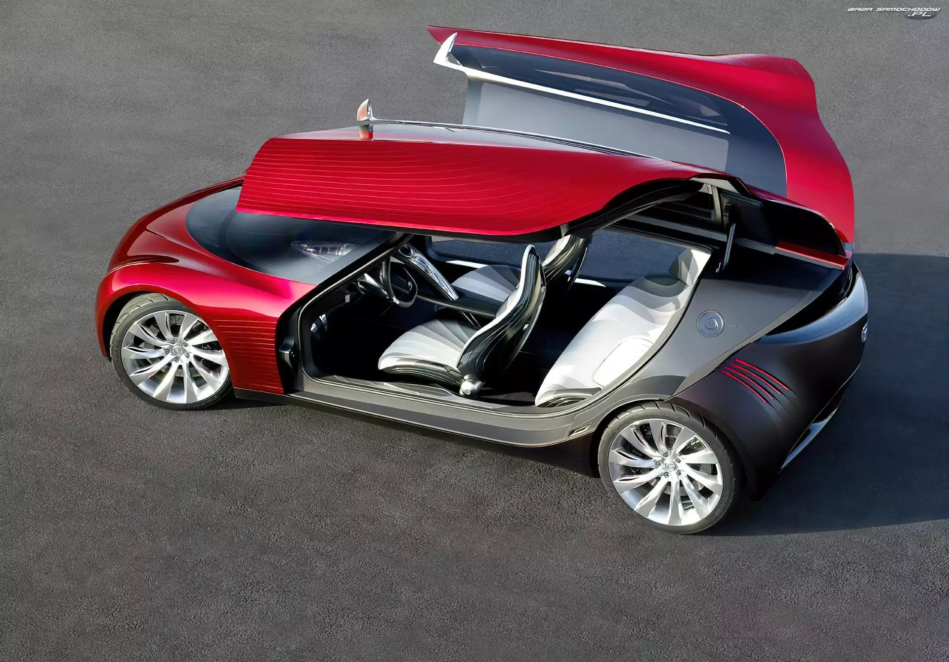 Drzwi, Mazda Ryuga, Uniesione
