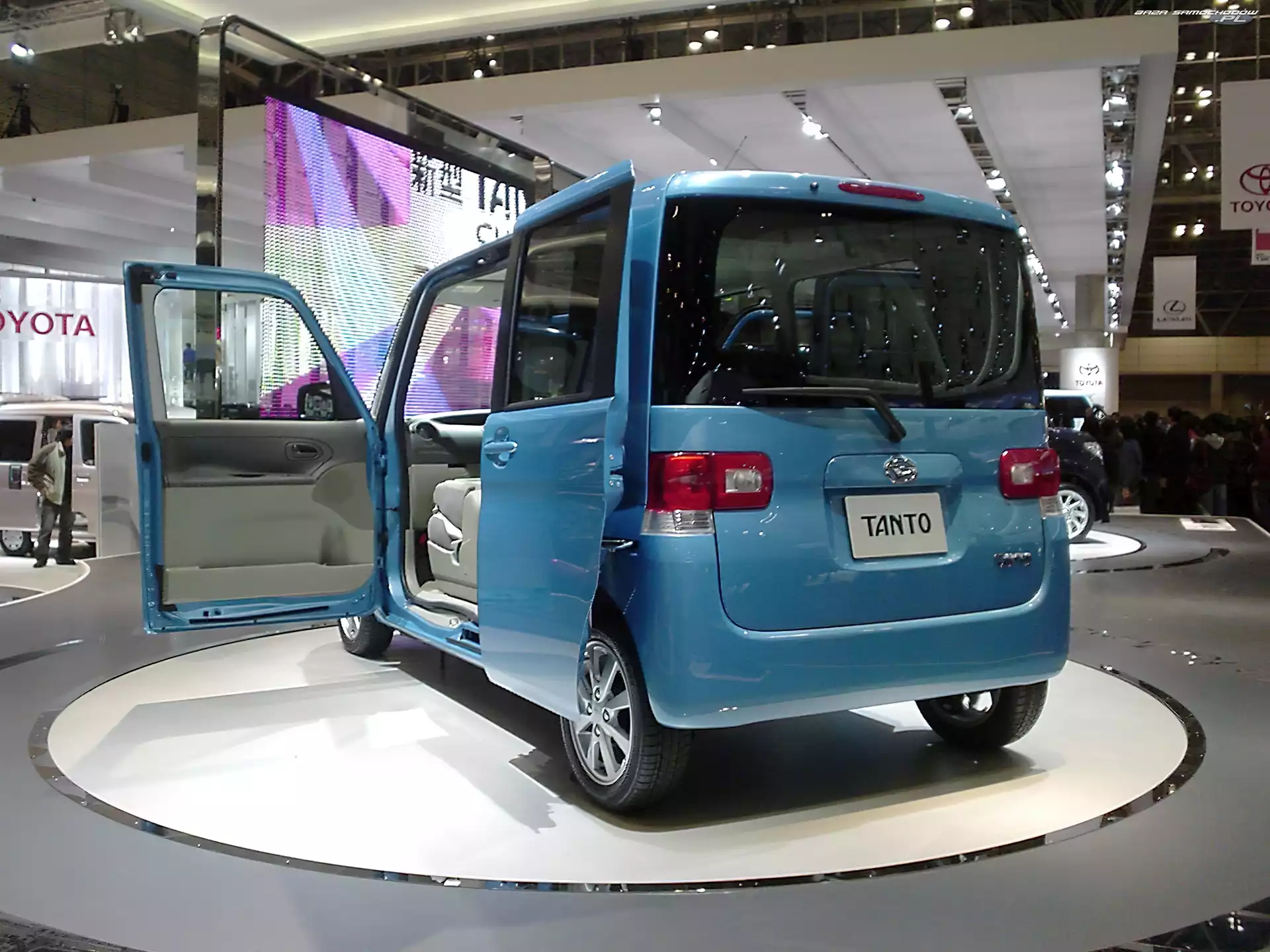 Drzwi, Daihatsu Tanto, Rozsuwane