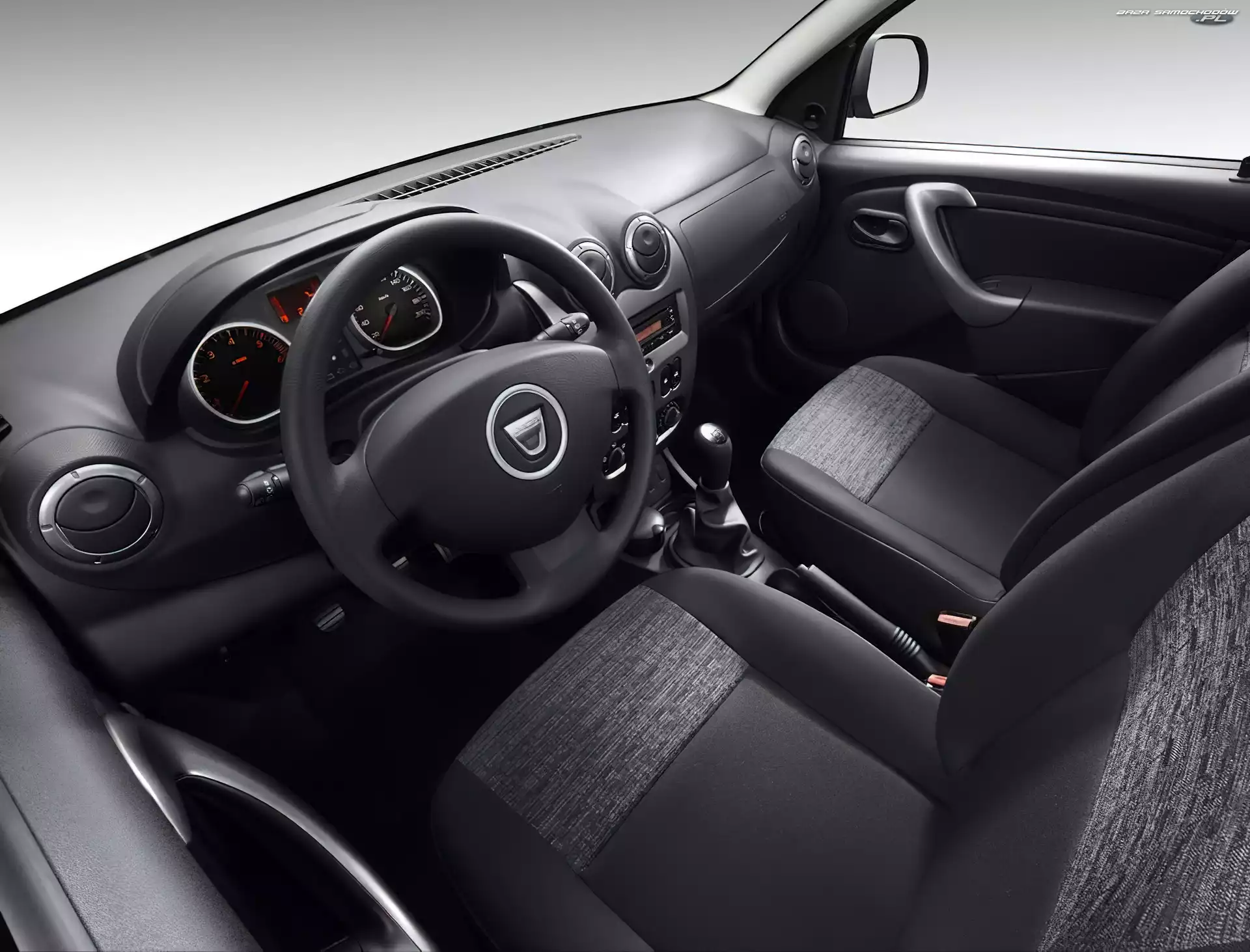 Dacia Duster, Wnętrze