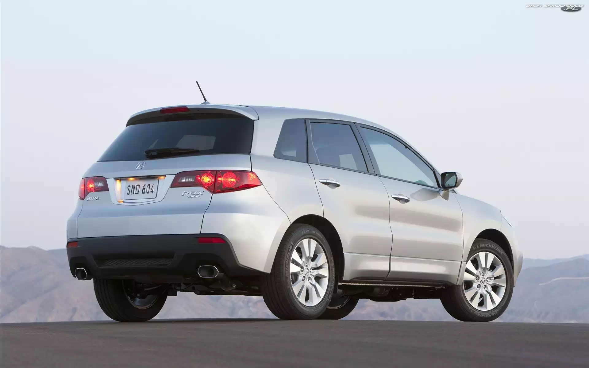 Dwa, SUV, Acura RDX, Wydechy