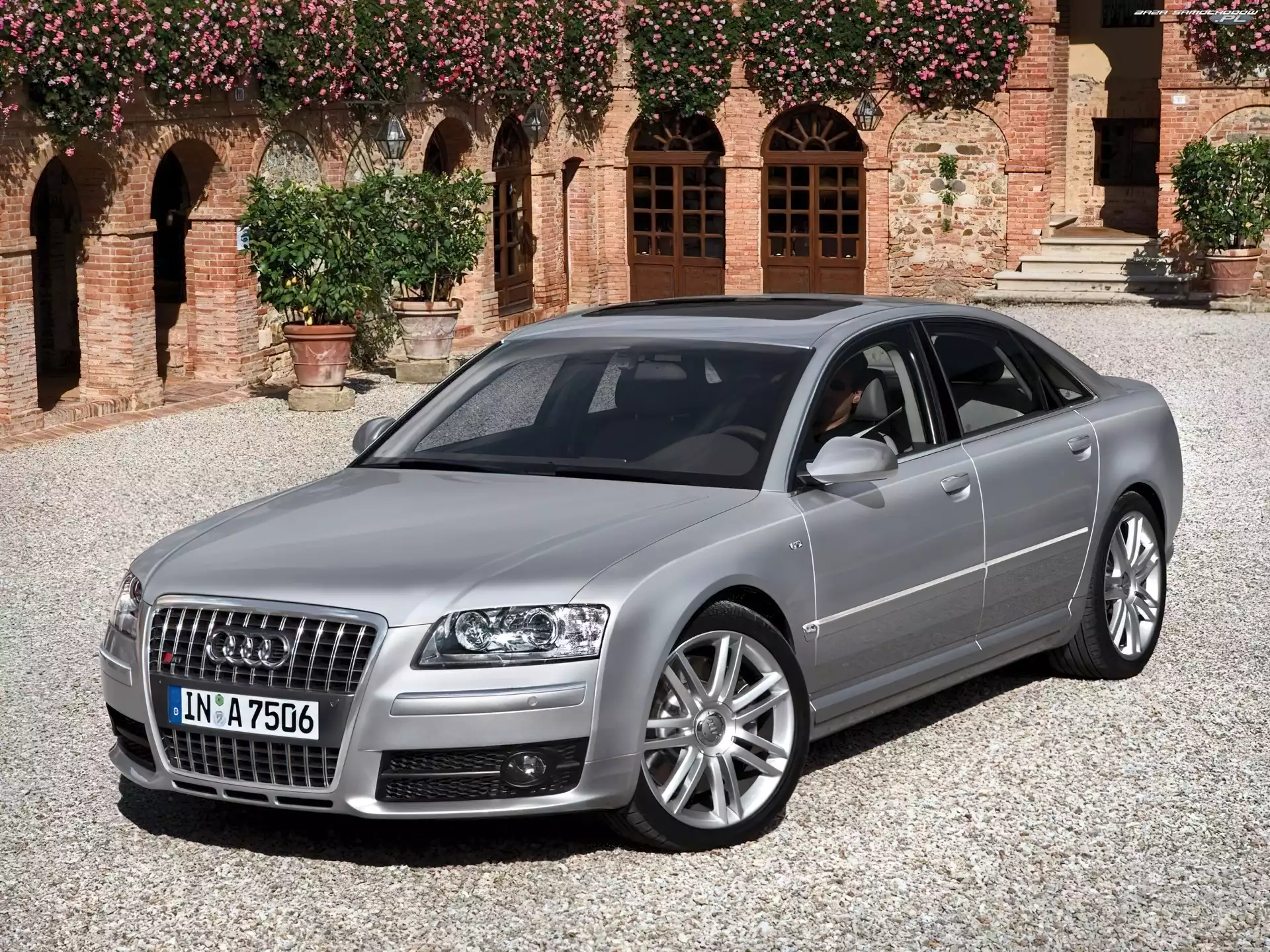Dworek, Srebrne, Audi S8