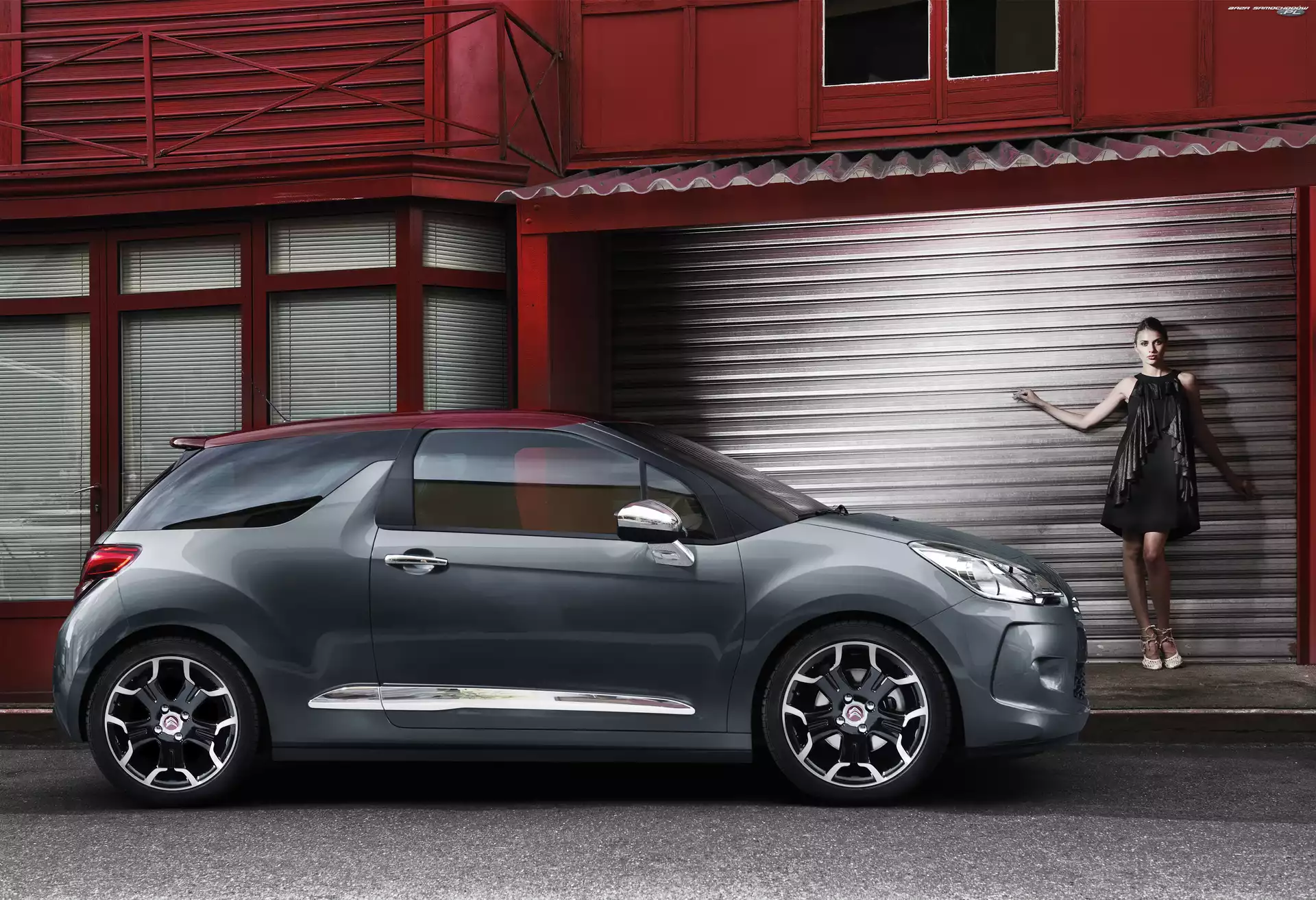 Dziewczyna, Citroen DS3, Garaż