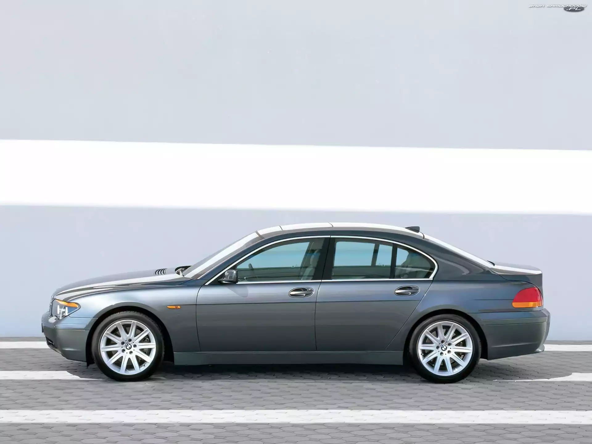 Limuzyna, BMW E65