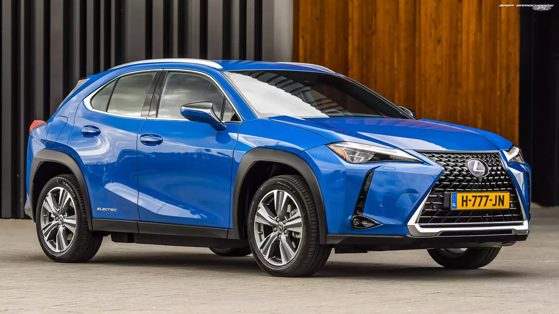 Niebieski, Lexus UX Electric