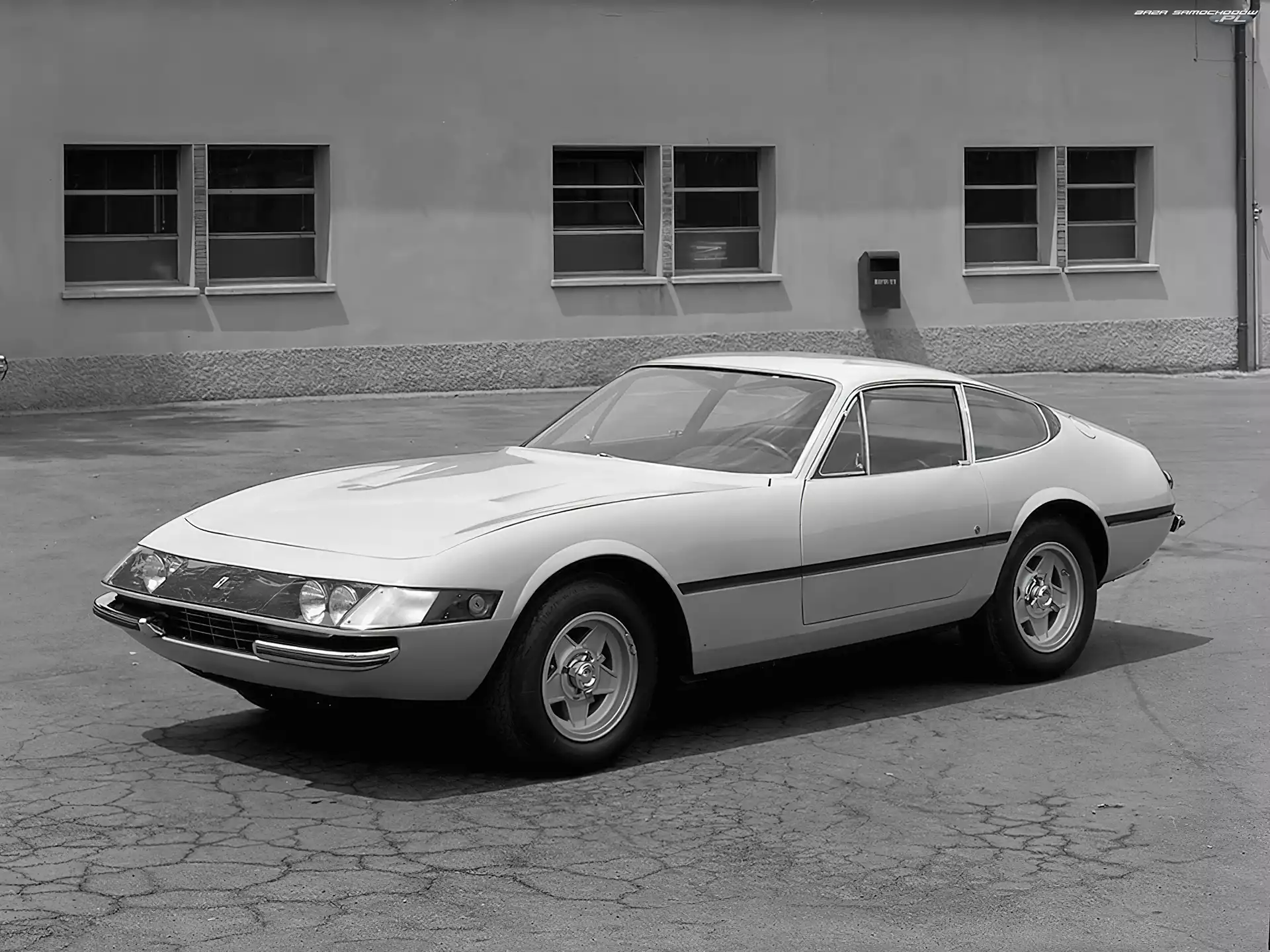 Białe, Ferrari Daytona