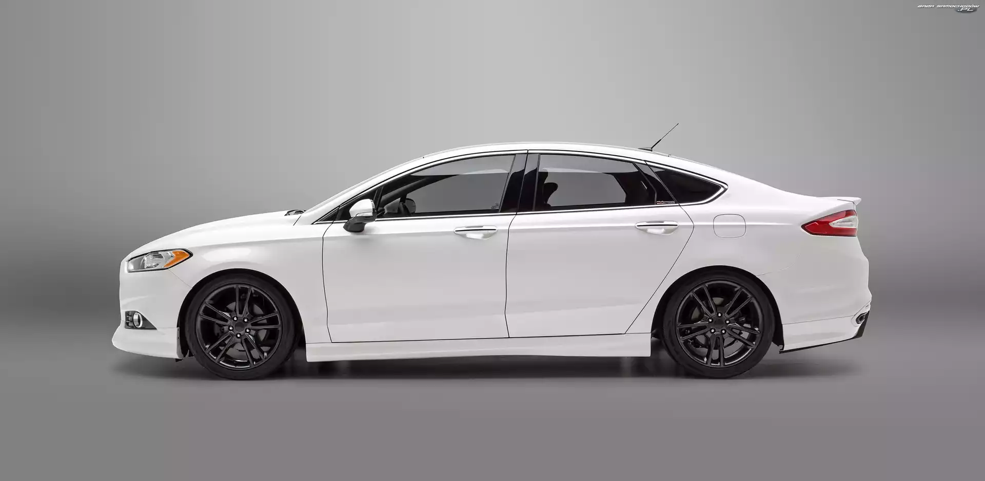 Biały, Ford Fusion