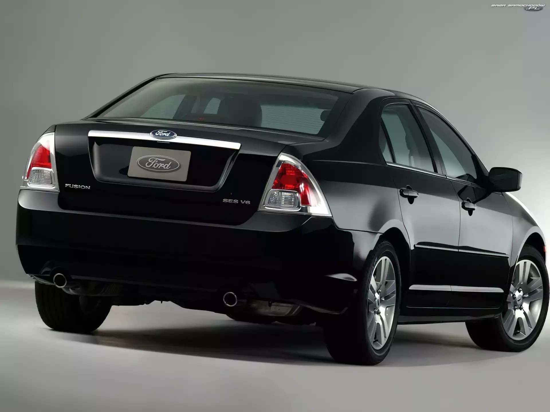 Ford Fusion, Czarny