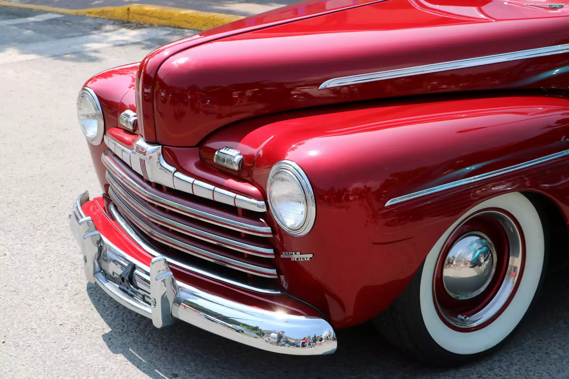 Ford Super Deluxe, 1946, Czerwony, Zabytkowy