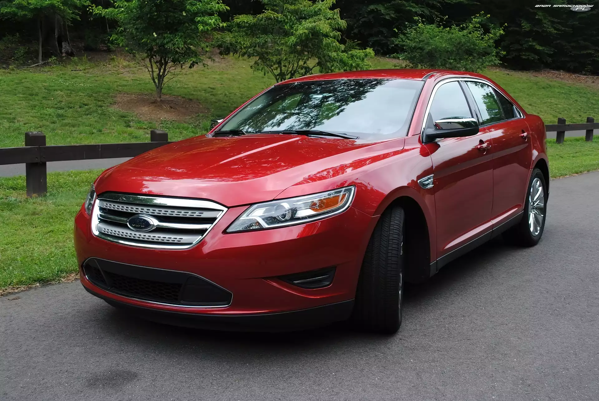 Ford Taurus, Nowy, Czerwony