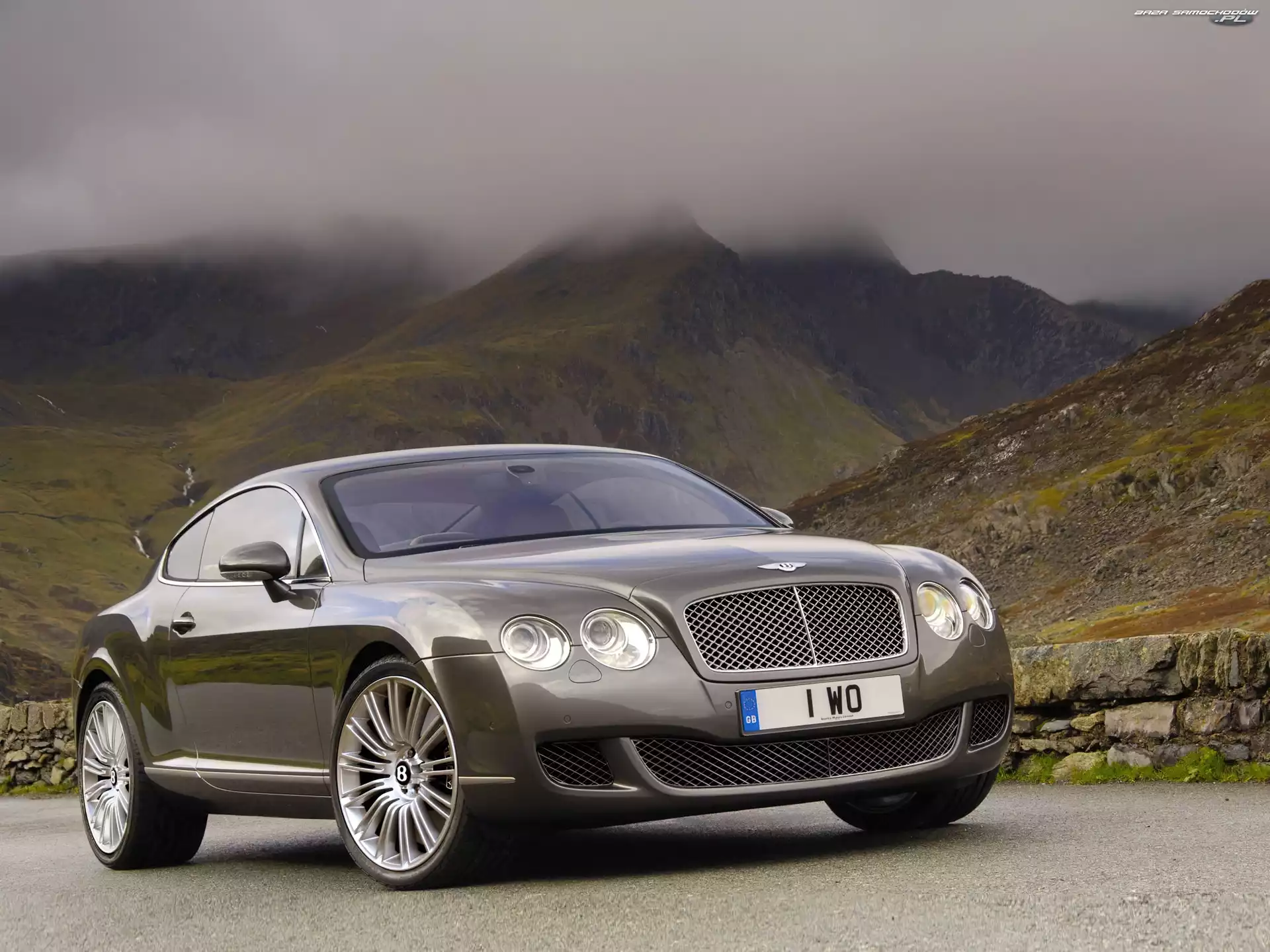 Góry, Bentley Continental GT, Mgła