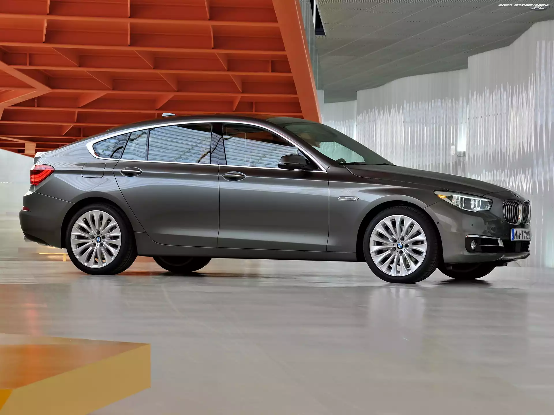 2013, BMW Seria 5 Gran Turismo F10, BMW 535i Luxury Line Hatchback F07 II