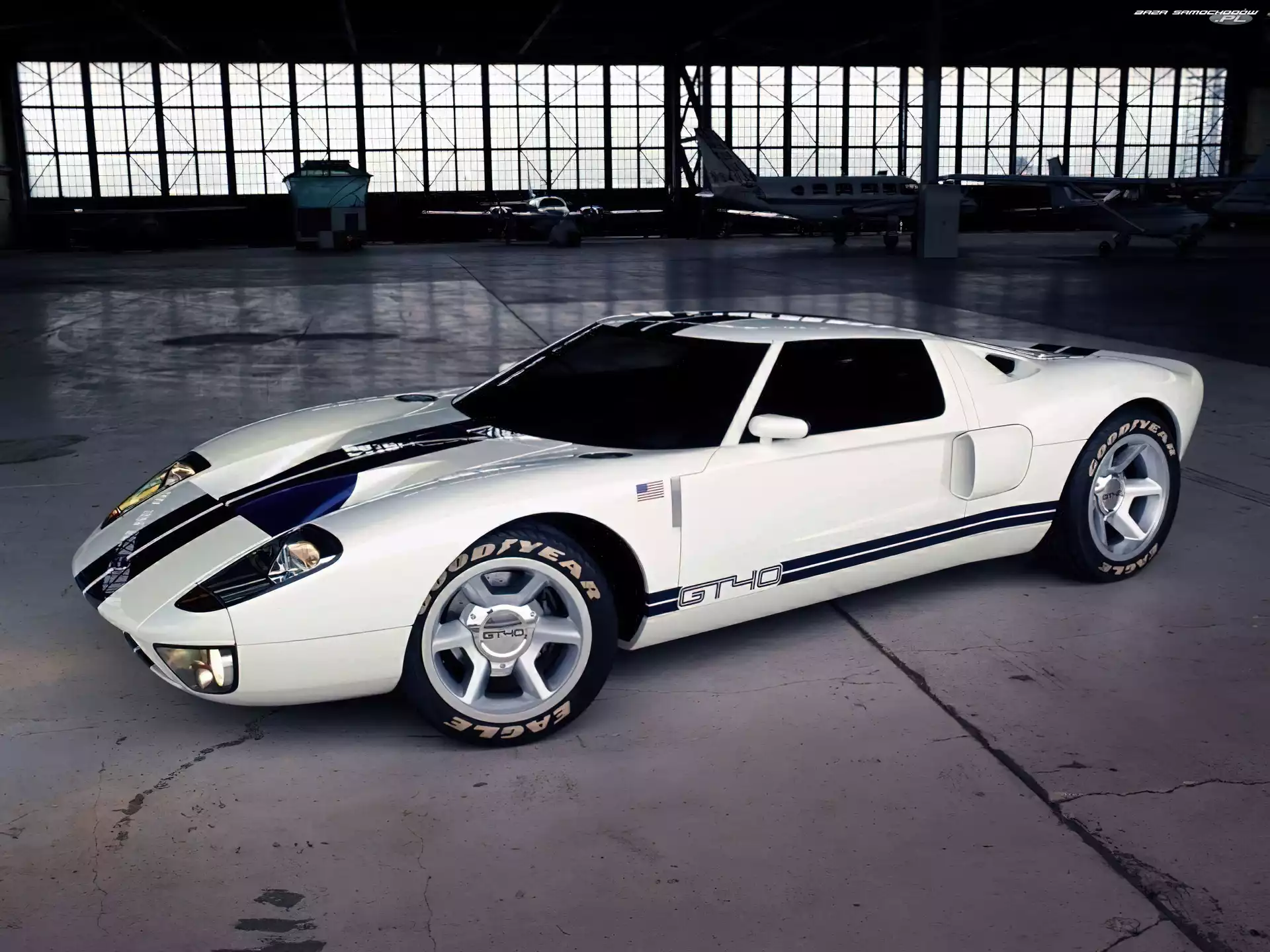 Hangar, Ford GT