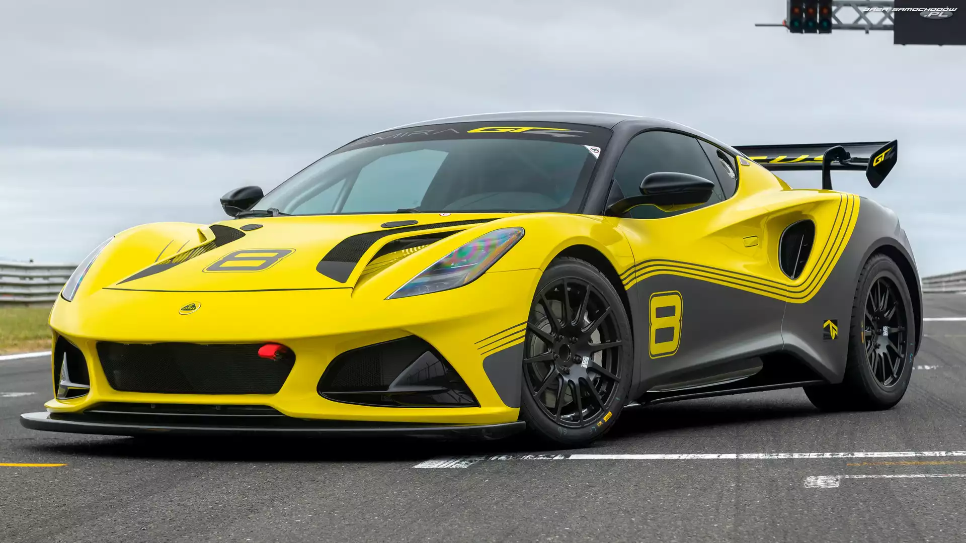 Żółty, Lotus Emira GT4