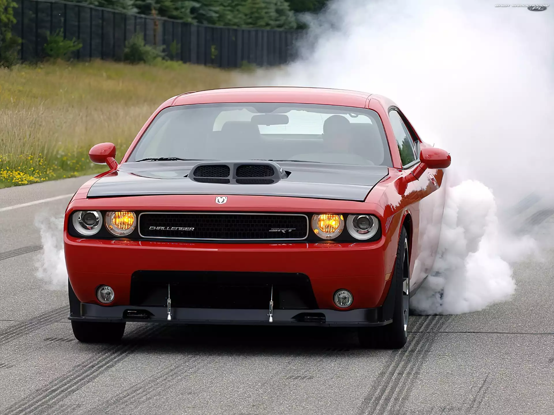 Gumę, Dodge Challenger, Pali