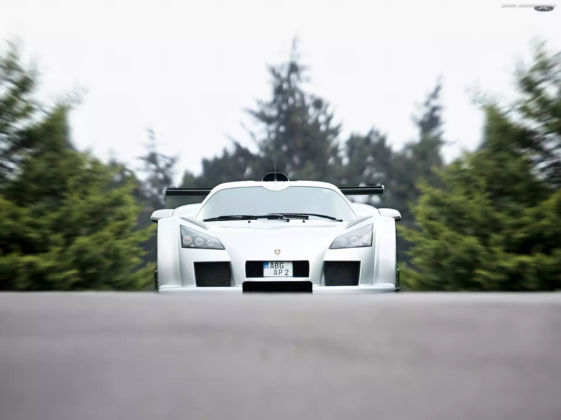 Gumpert Apollo, Przód, Biały