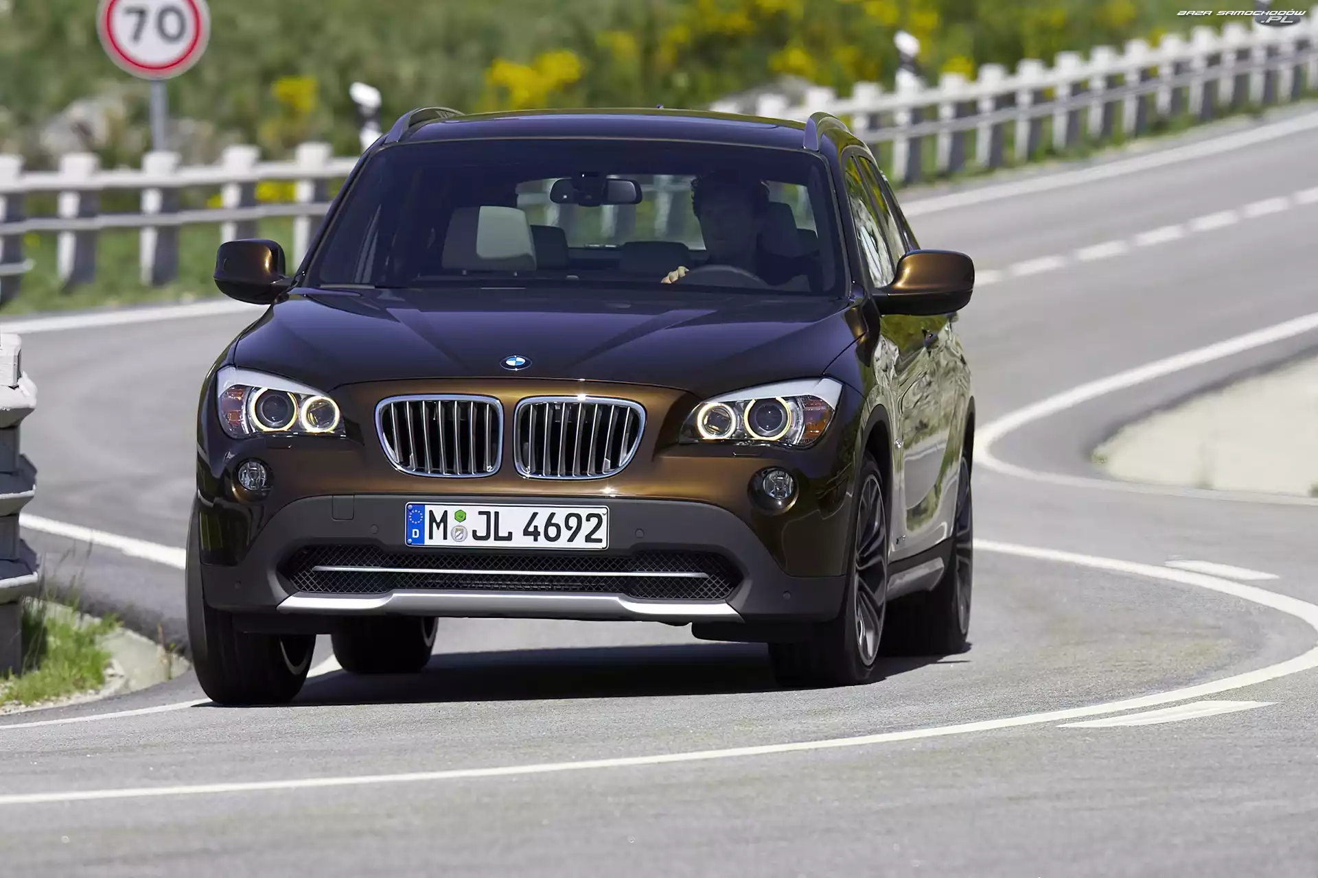 Halogeny, Przód, BMW X1