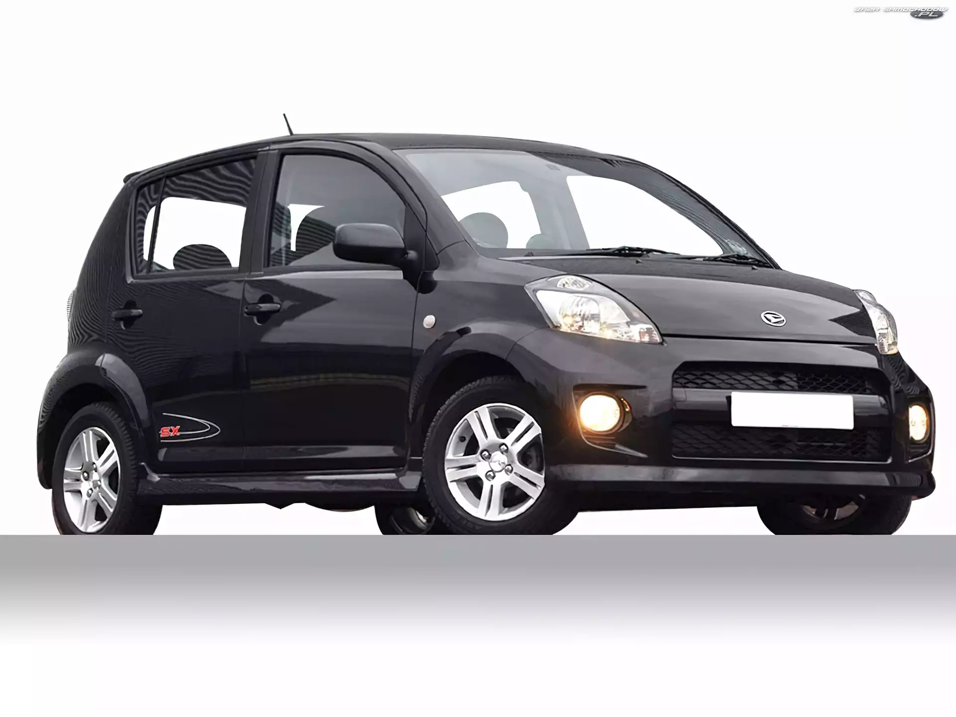 Halogeny, Czarny, Daihatsu Sirion