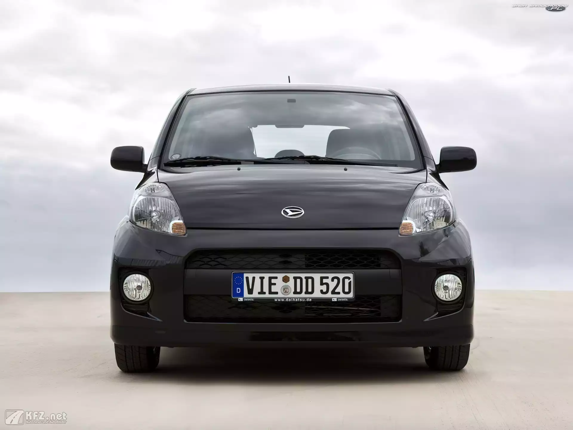Halogeny, Przód, Daihatsu Sirion