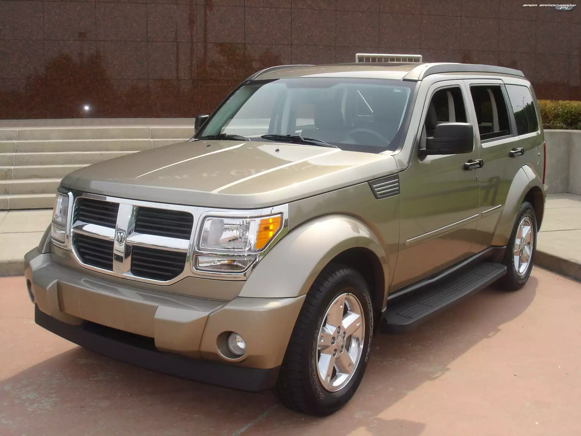 Halogeny, Piaskowy, Dodge Nitro
