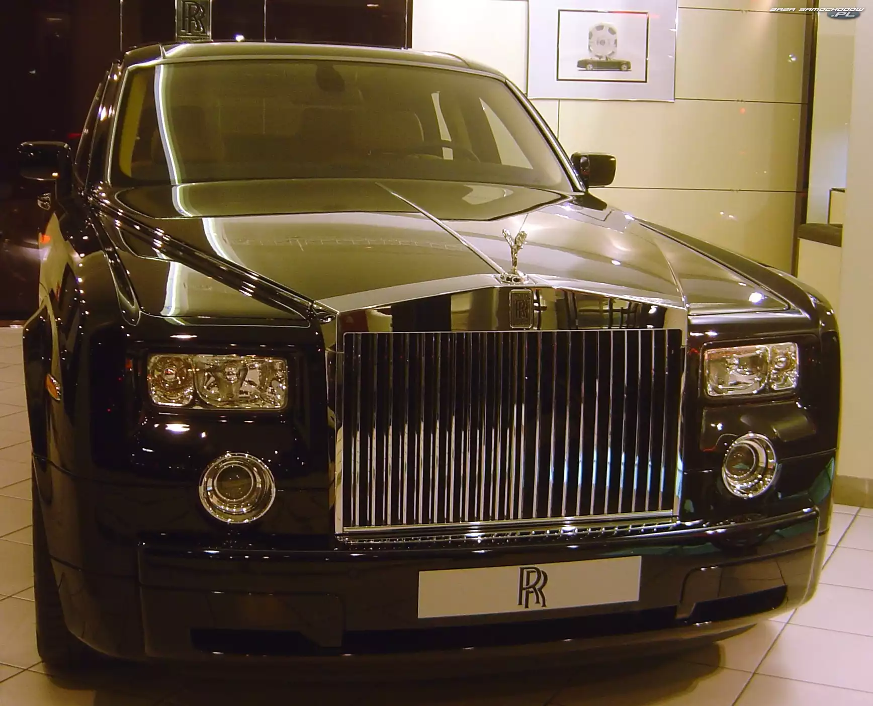 Halogeny, Rolls-Royce Phantom, Atrapa