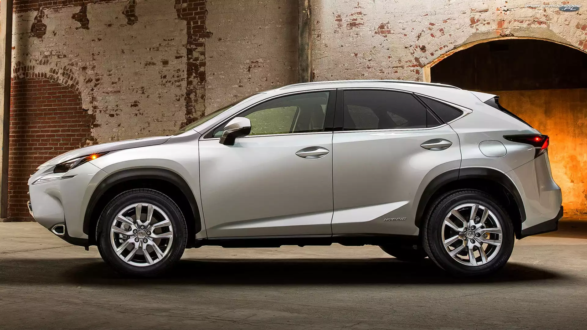 Bok, Lexus NX Hybrid