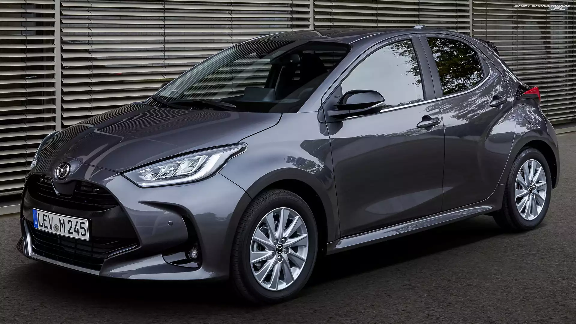Hybryda, Mazda 2