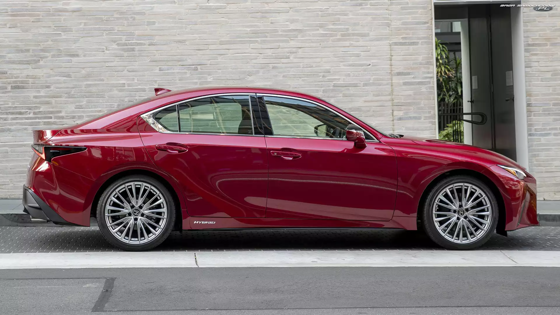 Lexus IS, Bok
