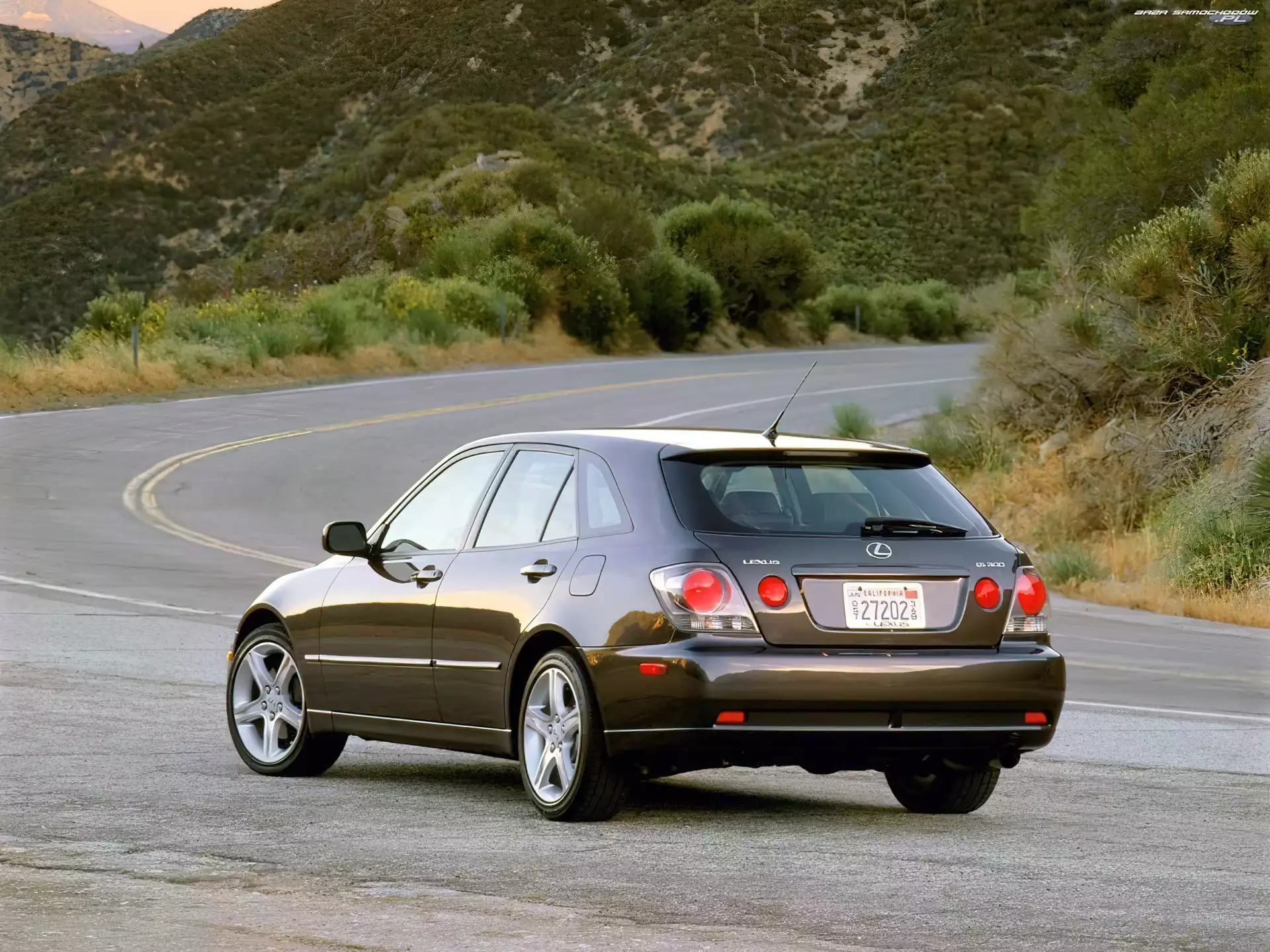 Kombi, Lexus IS