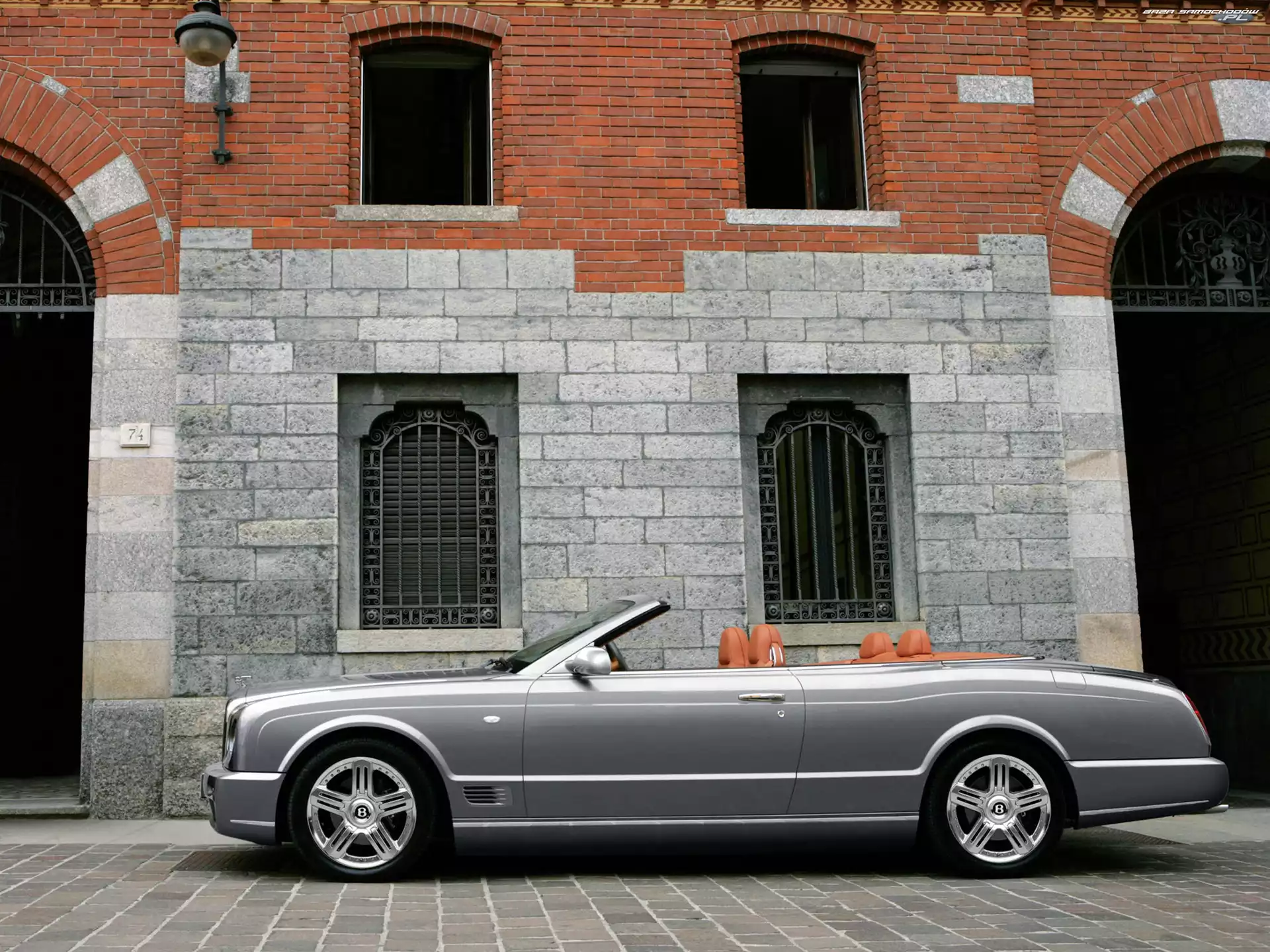 Kabriolet, Bentley Azure, Masywny
