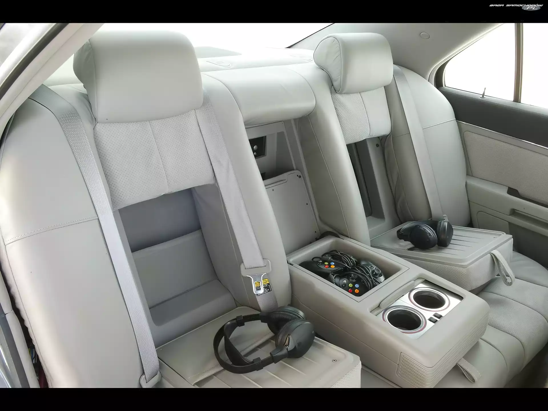 Kanapa, Cadillac STS, Tylna