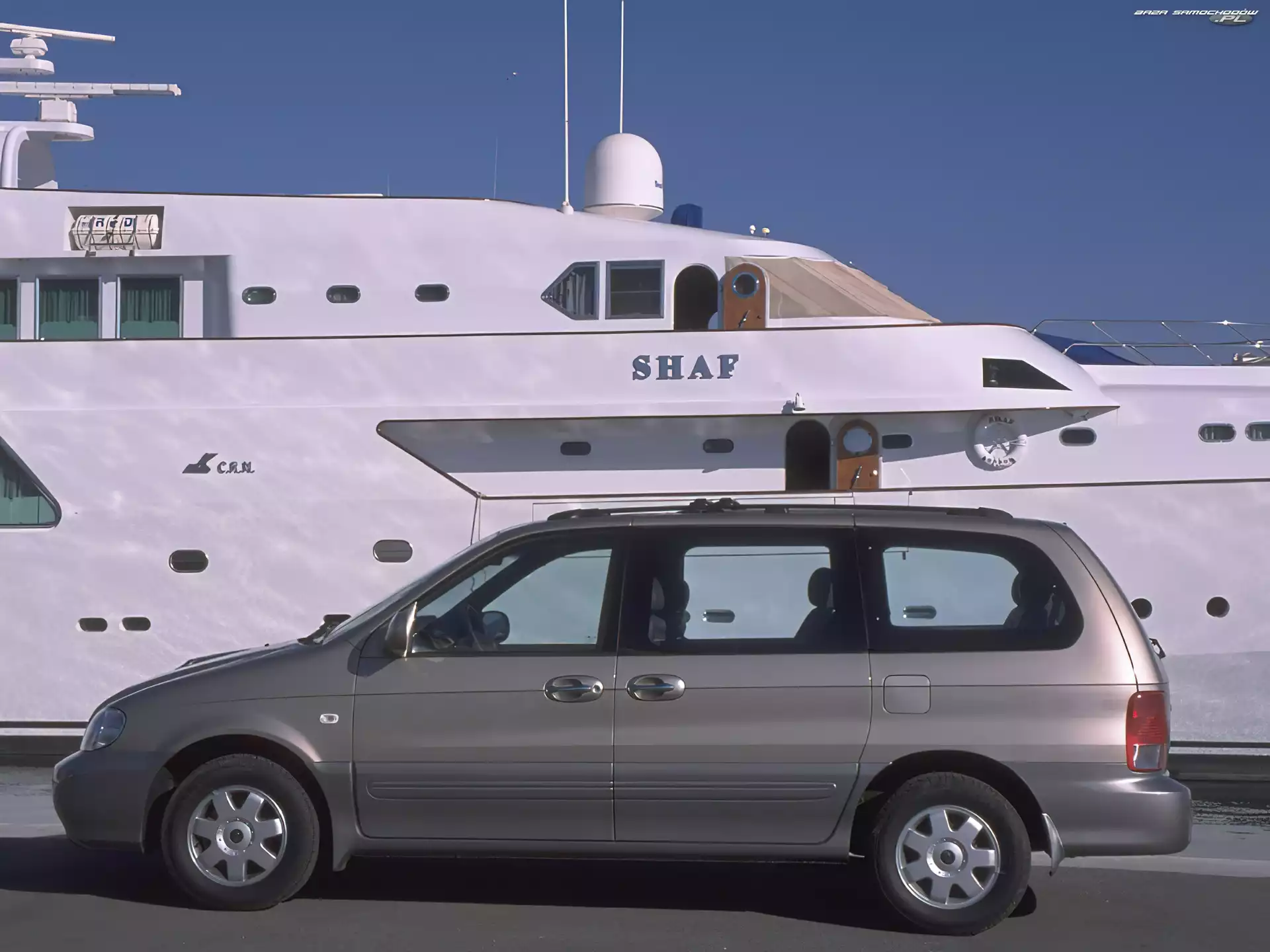 Prawy Profil, Kia Carnival