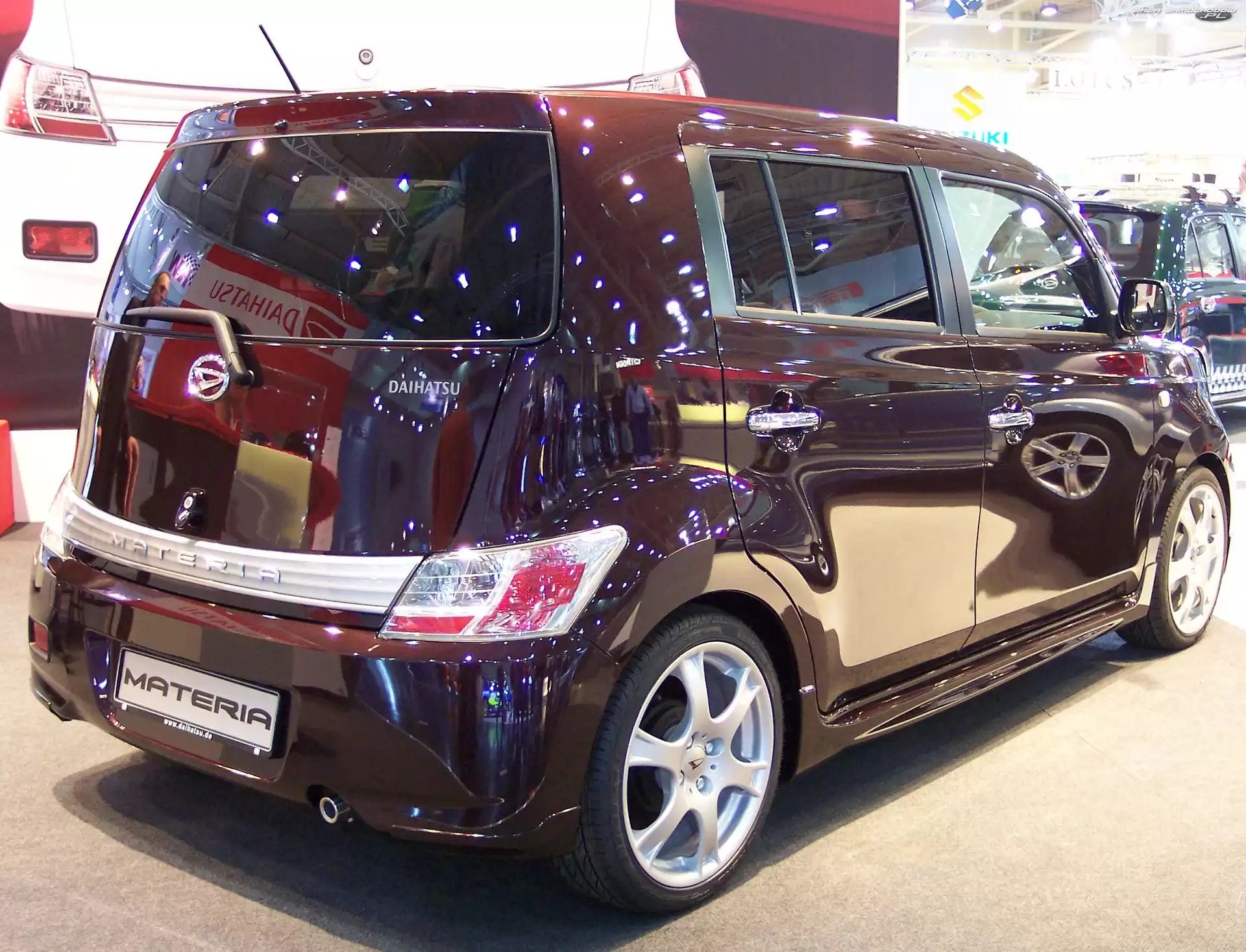 Klapa, Van, Daihatsu Materia, Bagażnika