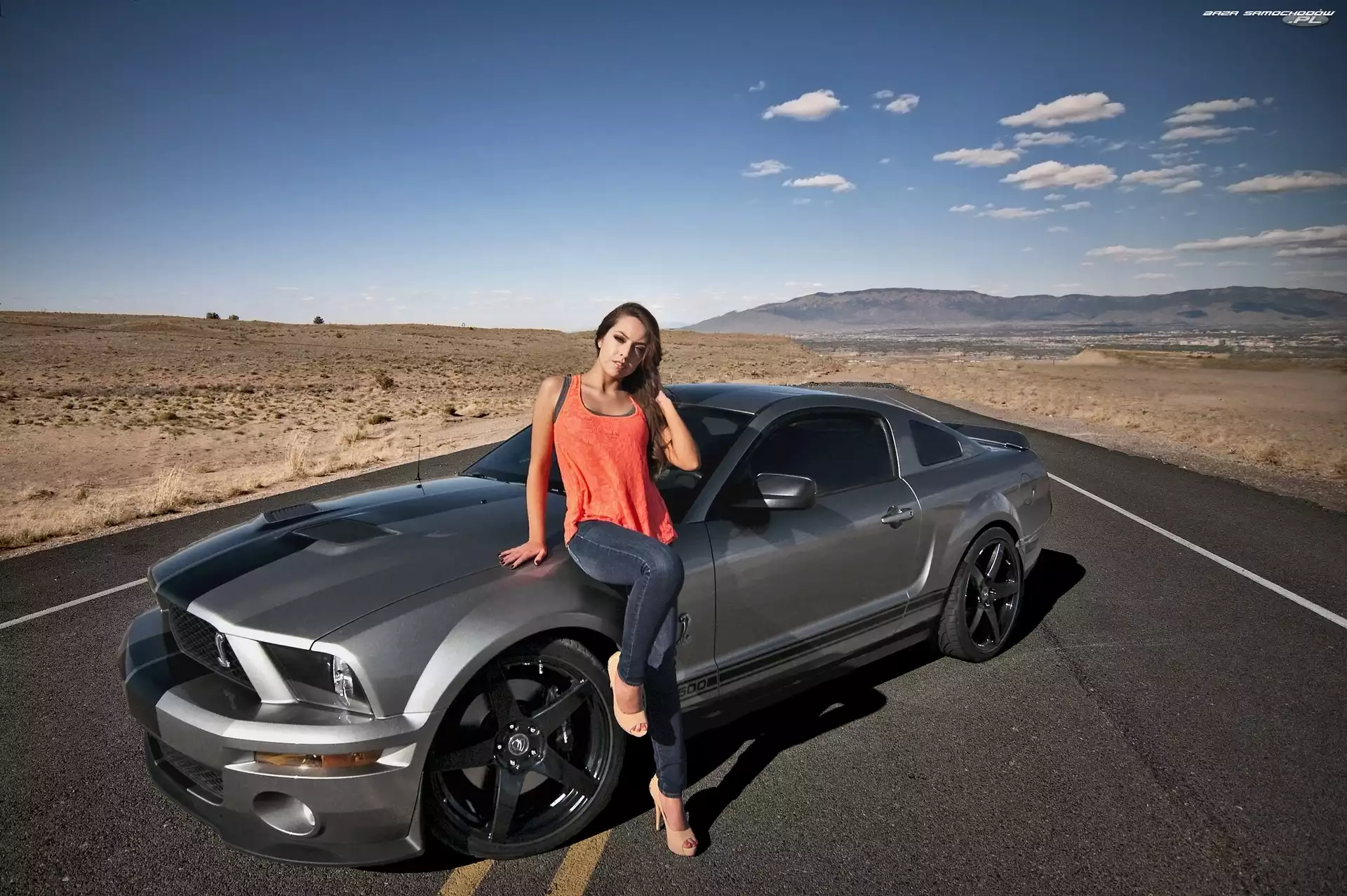 Kobieta, Ford Mustang, Szary
